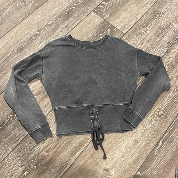 American Eagle Outfitters Sweaters - American Eagle sweater charcoal gray with fitted material around waist